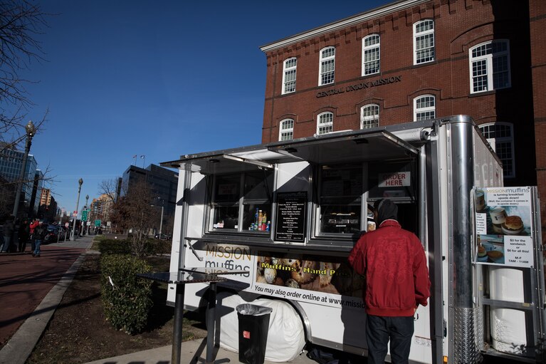 The Mission Muffins food truck, shown in January 2019 outside of Central Union Mission. (Evelyn Hockstein/For The Washington Post)